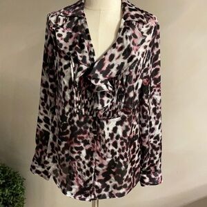 NWOT JONES NEW YORK RUFFLED / PLEATED FRONT BLOUSE. V neckline ANIMAL PRINT Sz S